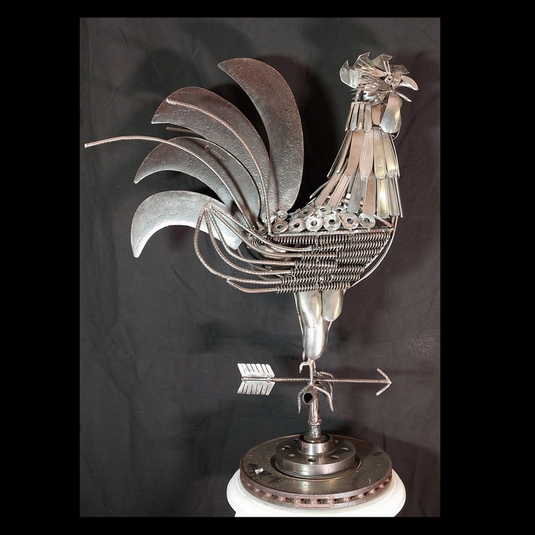 coq en forme de girouette en métal de récupération