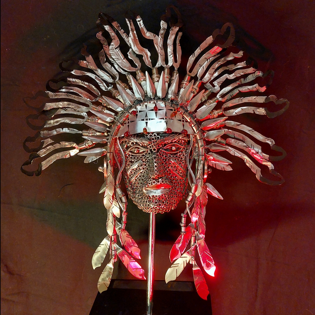 buste d'indien réalisé à partir d'objets de récupération et de pièces d'usinage en soudure TIG